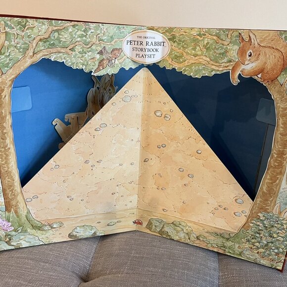 The Original Peter Rabbit Storybook Playset by Beatrix Potter - Picture 7 of 8